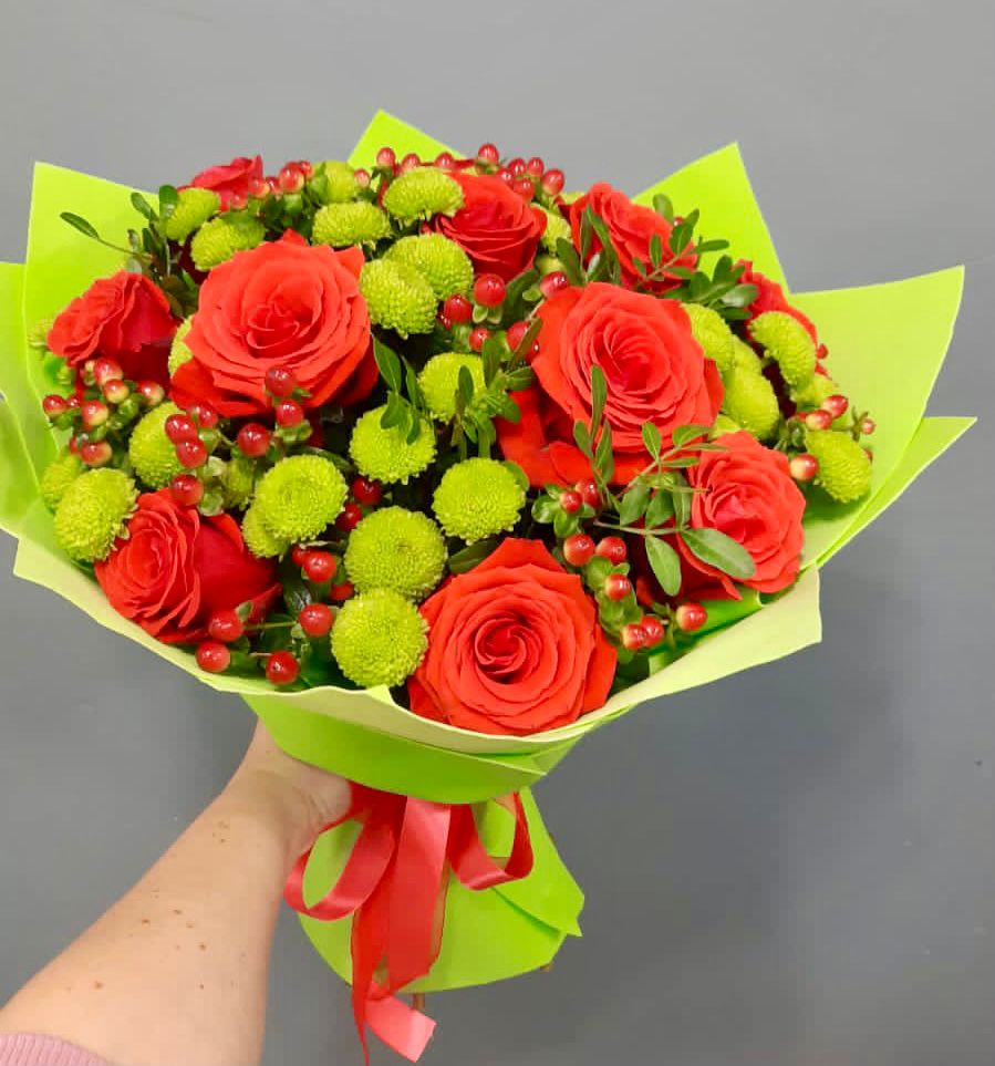 Букет цветов из: Хризантемы и Розы в Боре