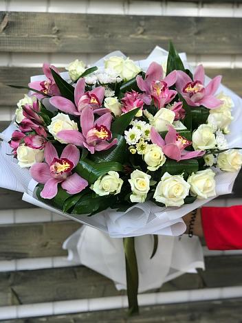 Букет цветов из: Розы и Хризантемы в Боре