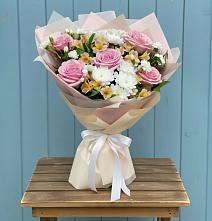 Букет цветов из:  Гвоздики, Орхидеи и Розы #REPLACE_PRED# Боре