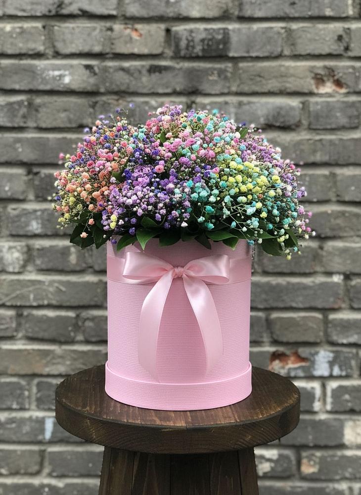 Цветочная композиция из Гипсофила и Розы в шляпной коробке в Боре