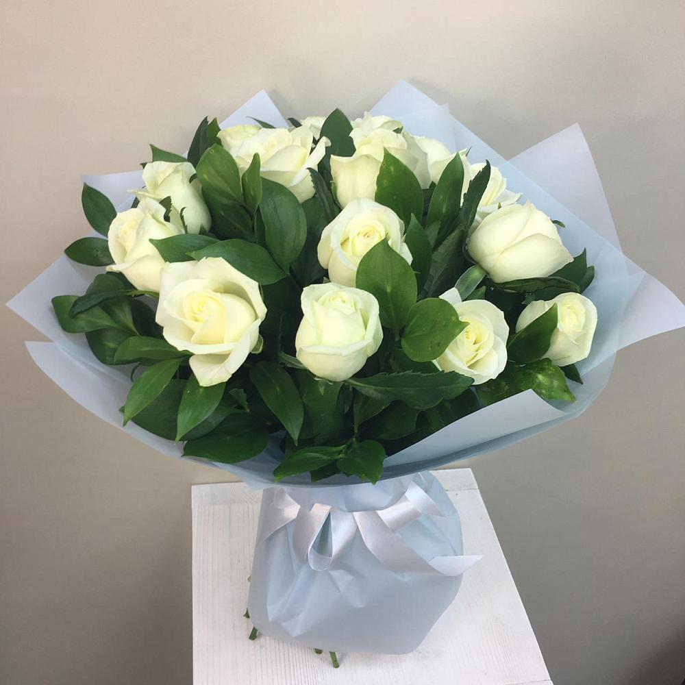 Букет 15 Белых роз Проуд в Боре
