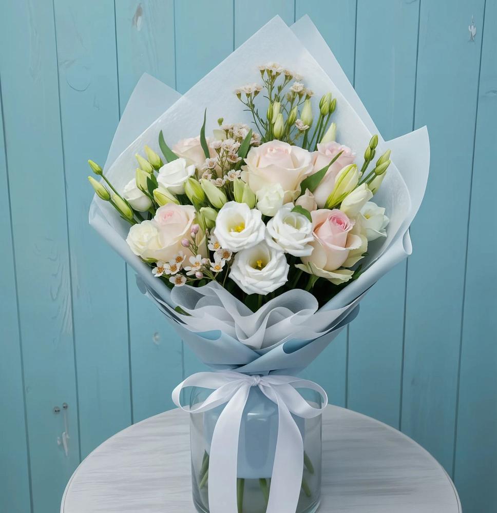 Букет цветов из: Розы и Лизиантусы в Боре