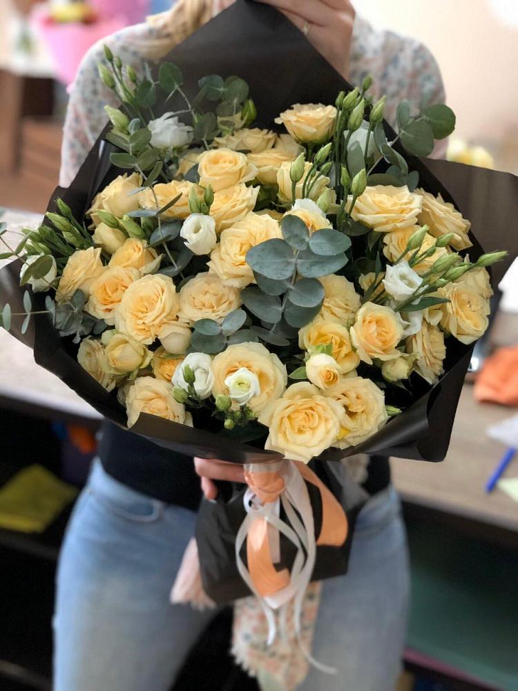 Букет цветов из: Розы и Лизиантусы в Боре