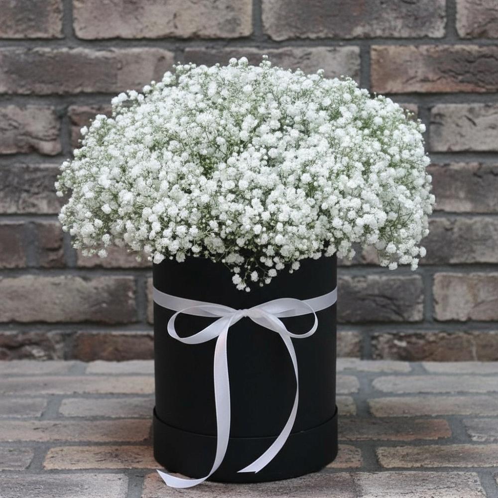 Цветочная композиция из Гипсофила в шляпной коробке в Боре