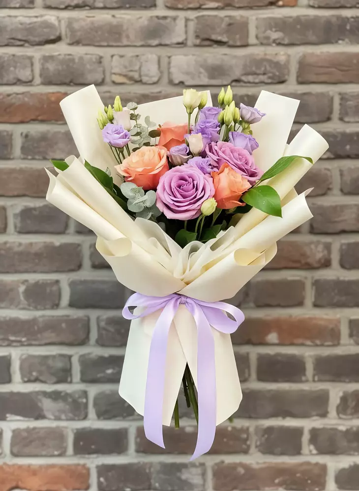 Букет цветов из: Лизиантусы и Розы в Боре