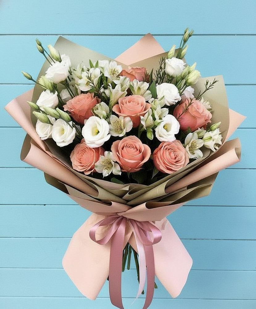 Букет цветов из: Розы, Альстромерии и Лизиантусы в Боре