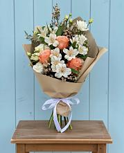 Букет цветов из:  Альстромерии, Лизиантусы, Розы и Хризантемы в Боре