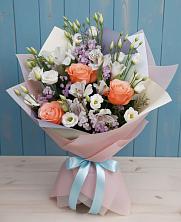 Букет цветов из:  Лизиантусы, Розы, Альстромерии и Гипсофила в Боре