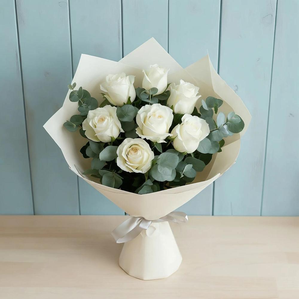 Букет Белые розы в Эвкалипте в Боре