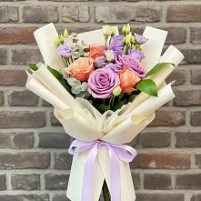 Букет цветов из:  Лизиантусы и Розы в Боре