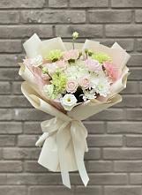 Букет цветов из:  Гвоздики, Розы, Лизиантусы и Хризантемы в Боре