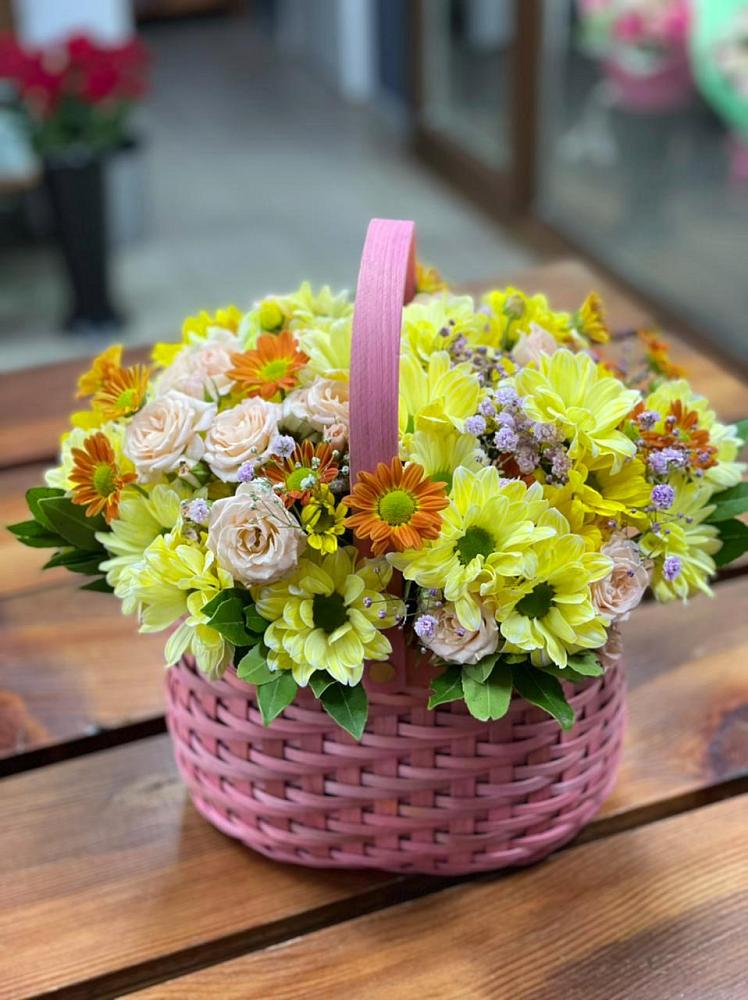 Цветочная композиция из Хризантемы и Розы в корзине в Боре