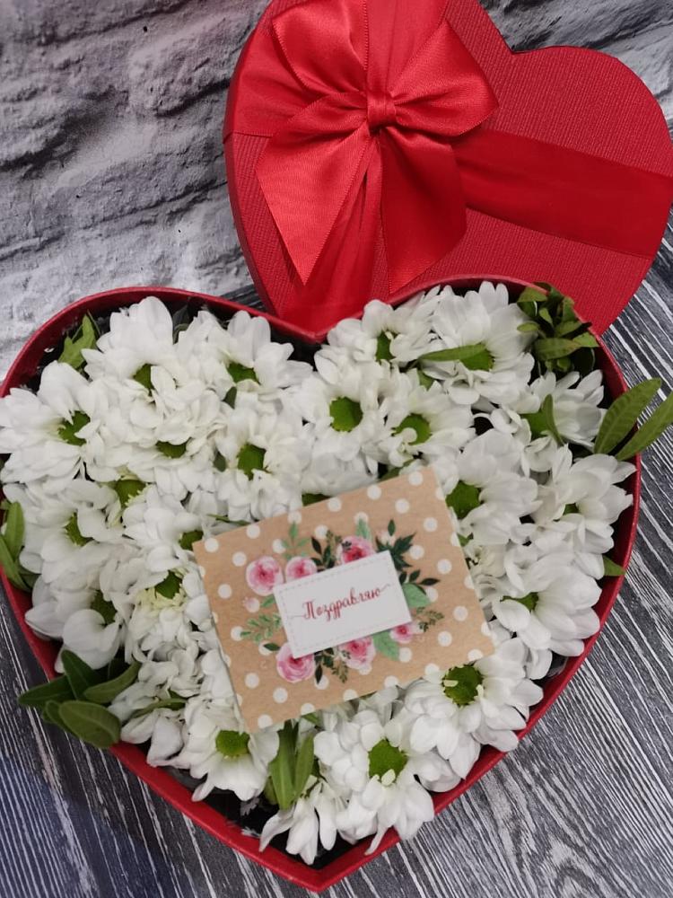 Цветочная композиция из Хризантемы в виде сердца в Боре