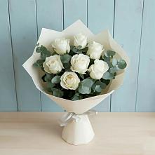 Букет Белые розы в Эвкалипте в Боре