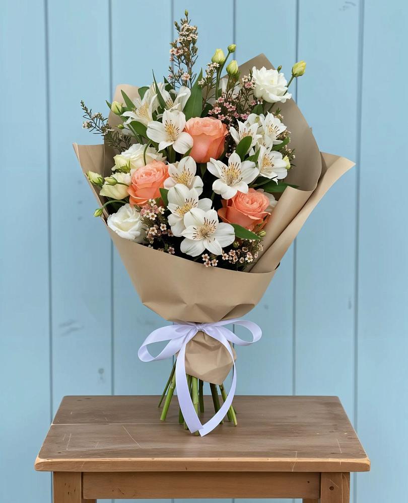 Букет цветов из: Альстромерии, Лизиантусы, Розы и Хризантемы в Боре