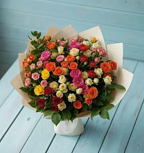 Букет Микс из разноцветных кустовых роз в Боре